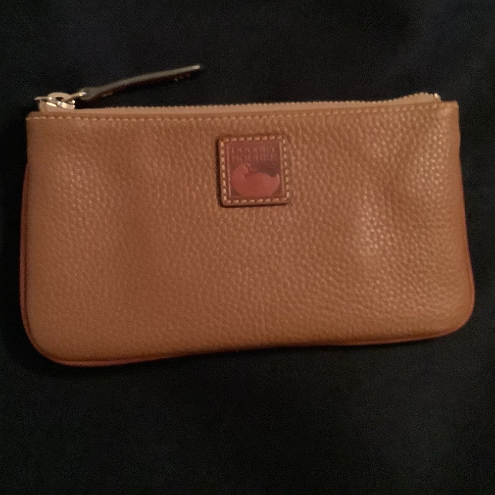 Dooney & Bourke Medium Clutch Leather Wallet